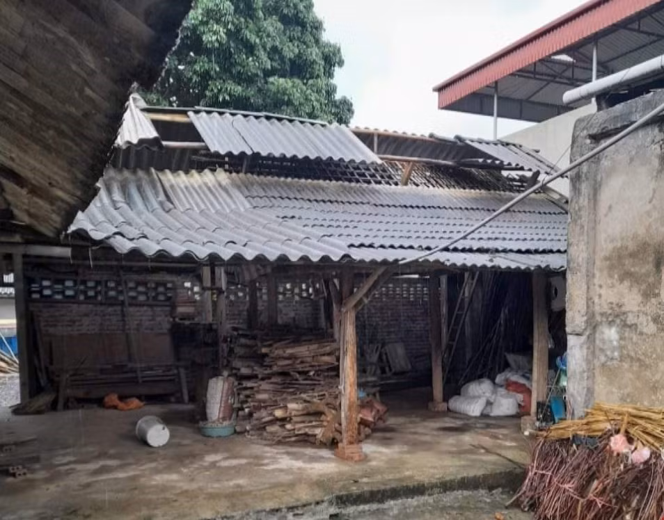 Yên Bái thiệt hại khoảng 11 tỷ đồng do mưa to kèm theo gió lốc ảnh 2 Yên Bái thiệt hại khoảng 11 tỷ đồng do mưa to kèm theo gió lốc ảnh 2