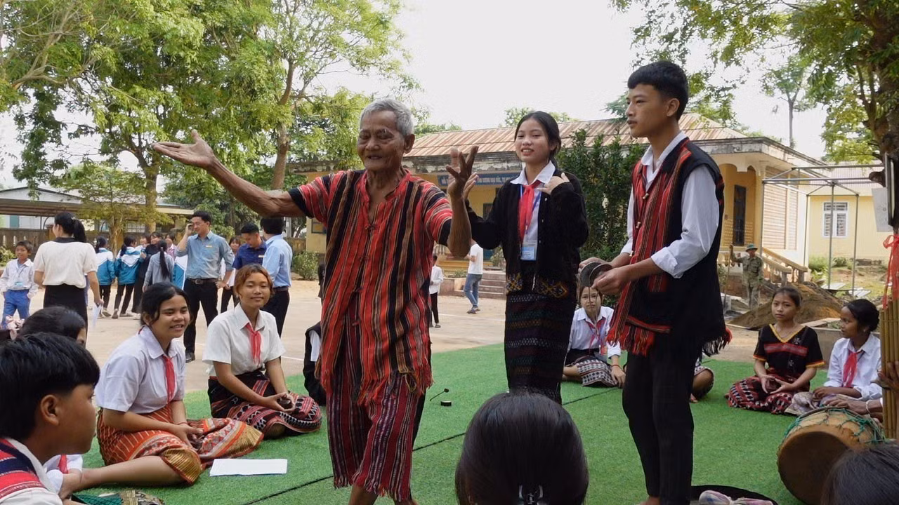 Quảng Trị đưa văn hoá dân gian đồng bào dân tộc thiểu số Pakô-Vân Kiều vào giáo dục học đường ảnh 7