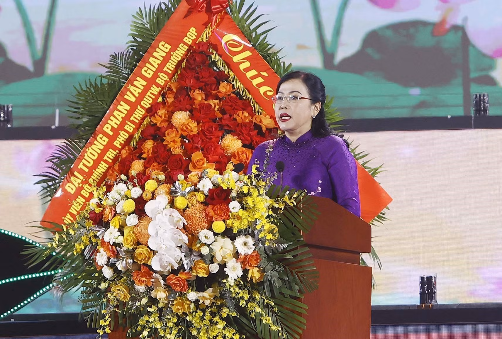 Chủ tịch Quốc hội Vương Đình Huệ dự Lễ kỷ niệm 60 năm Ngày Bác Hồ về thăm tỉnh Thái Nguyên ảnh 2