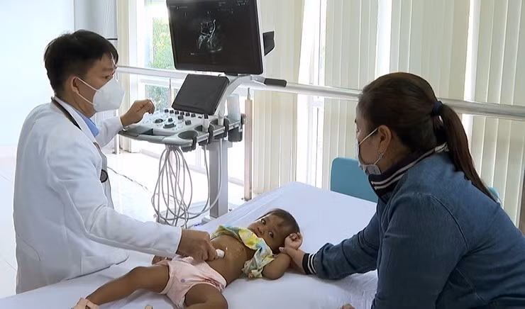 Khám bệnh, cấp thuốc miễn phí cho người có hoàn cảnh khó khăn tại Sóc Trăng ảnh 2