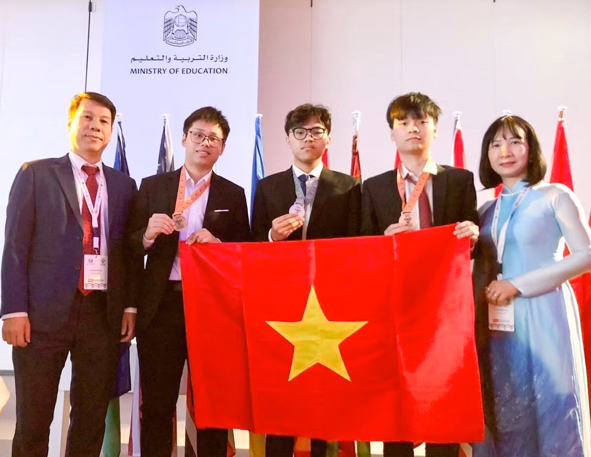 Ba thí sinh Việt Nam giành Huy chương Olympic Sinh học quốc tế năm 2023 ảnh 1