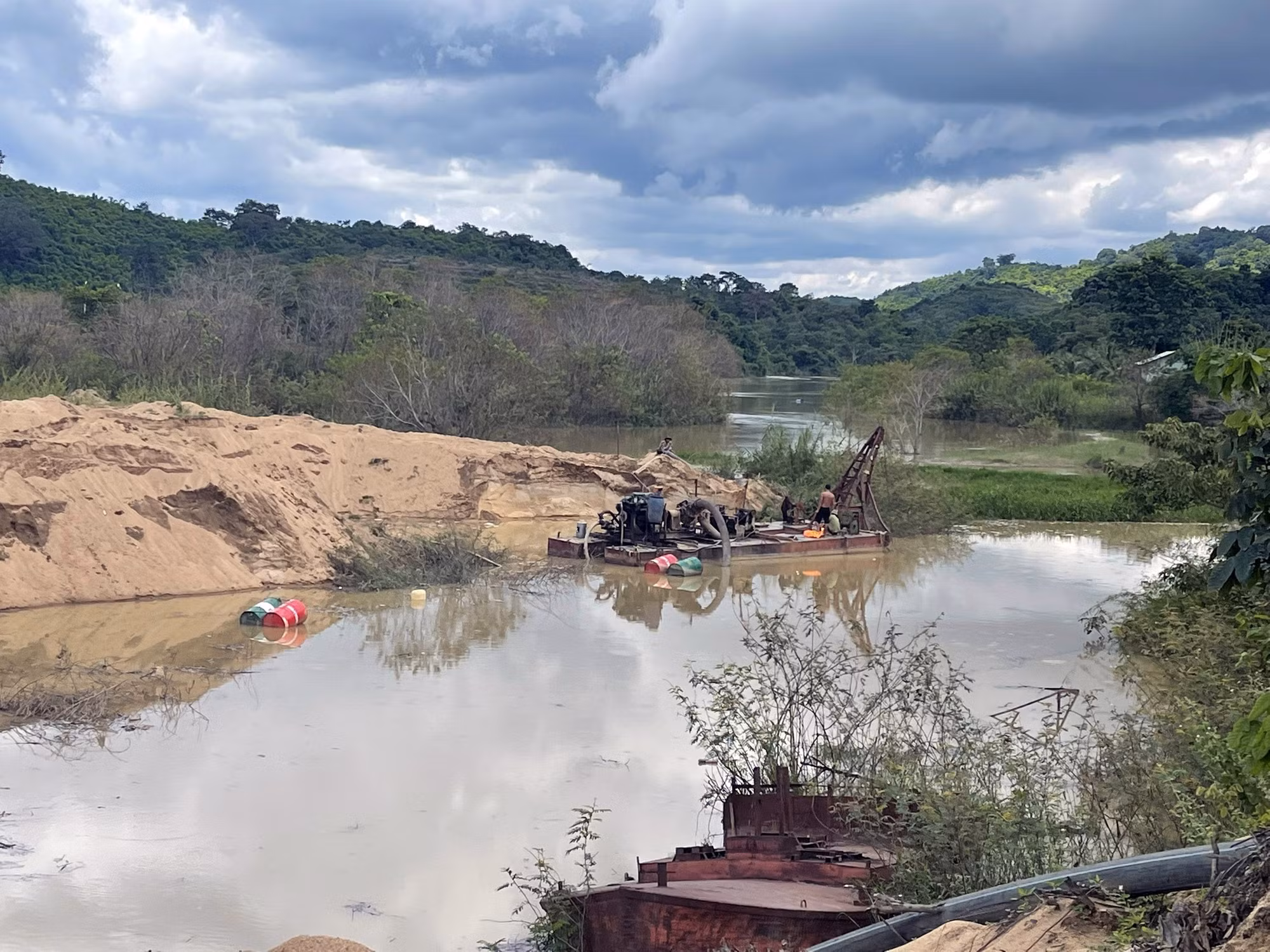 Chuyện quản lý: “Viện cớ” khơi thông vũng cạn, doanh nghiệp khai thác cát ngoài ranh giới cấp phép ảnh 2