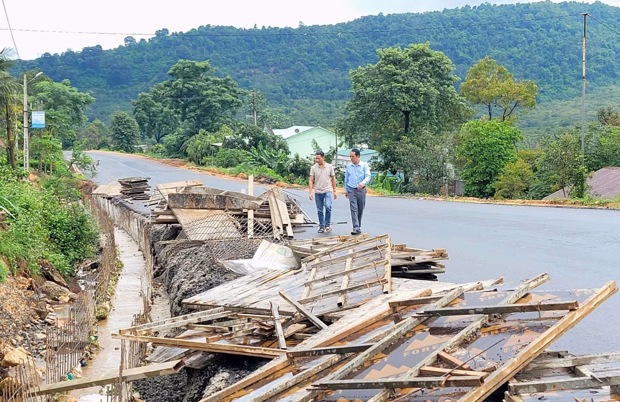Gia Lai: Cần xử lý nghiêm các nhà thầu vi phạm trong thi công Quốc lộ 19 ảnh 1