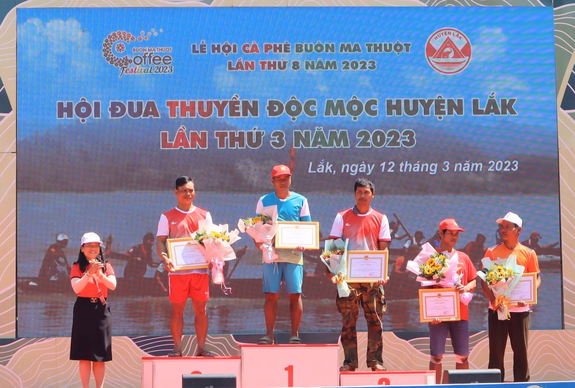 Lễ hội Cà phê Buôn Ma Thuột lần thứ 8: Sôi nổi Hội đua thuyền độc mộc huyện Lắk ảnh 2