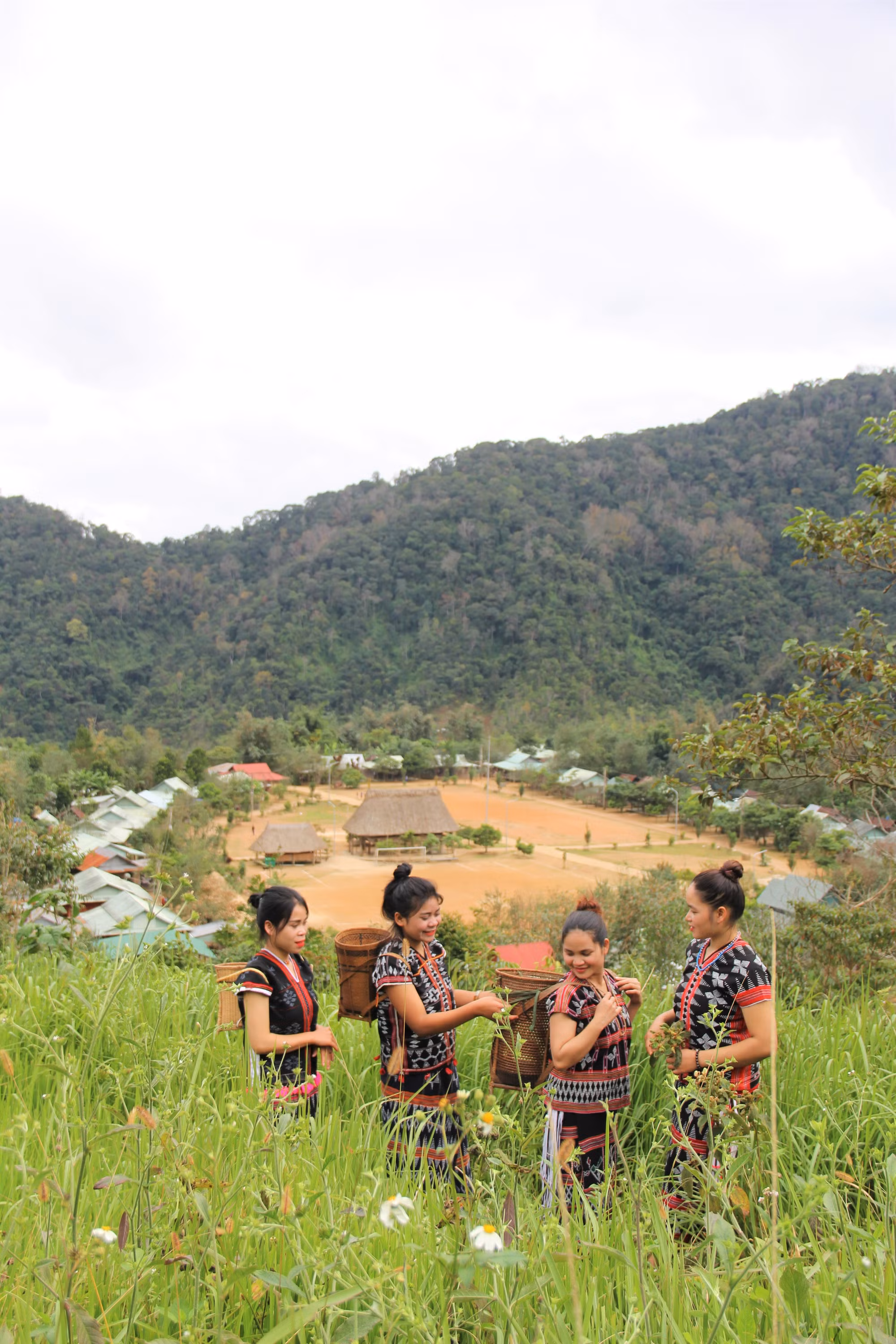 Tây Giang phát triển hạ tầng nông thôn ảnh 6