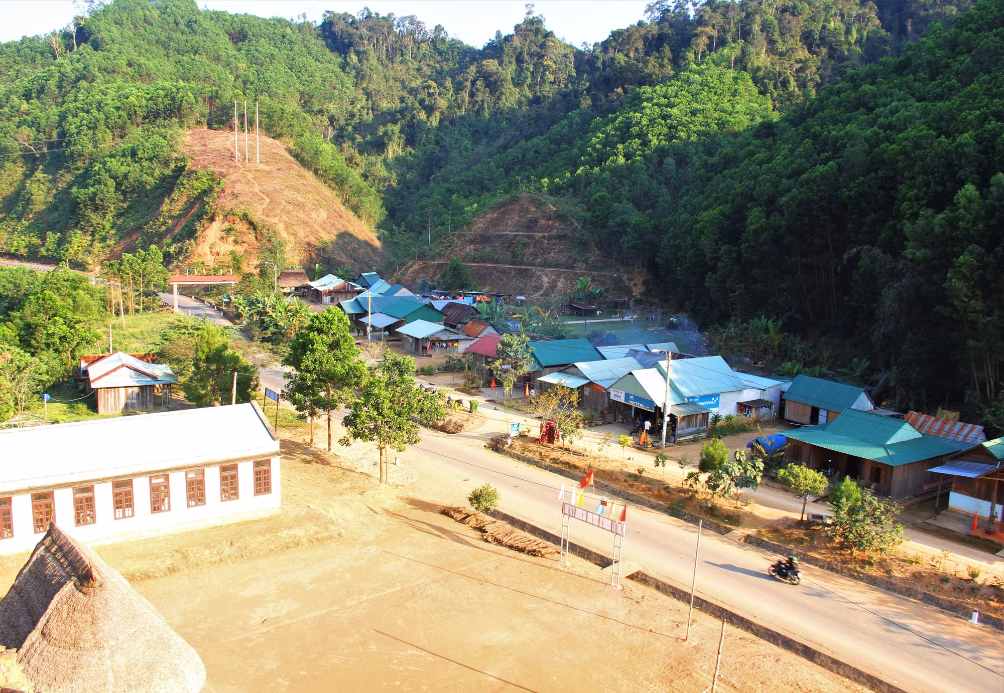 Tây Giang phát triển hạ tầng nông thôn ảnh 5