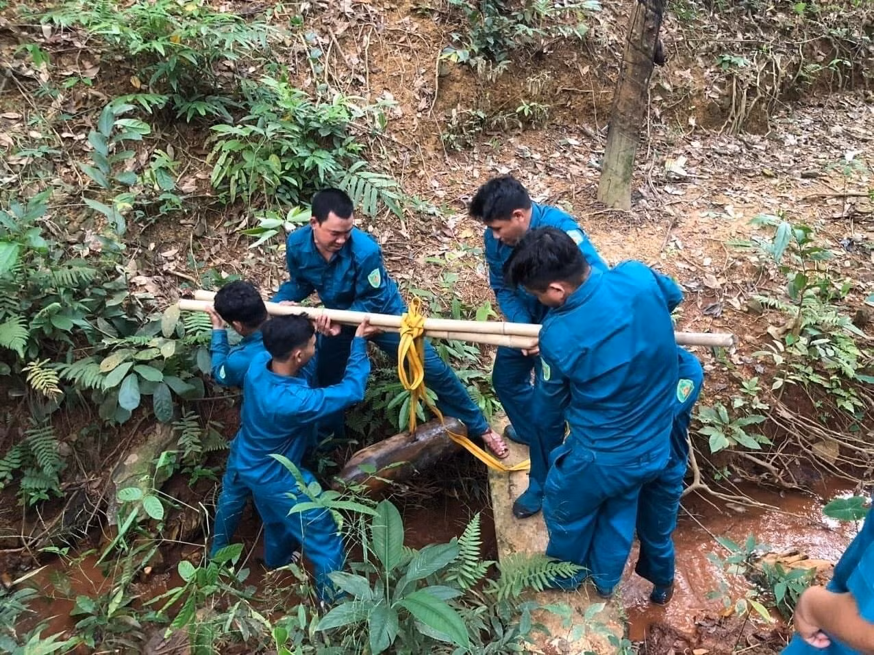 Xử lý kịp thời bom "khủng” trong vườn cao su ở Bình Phước ảnh 2