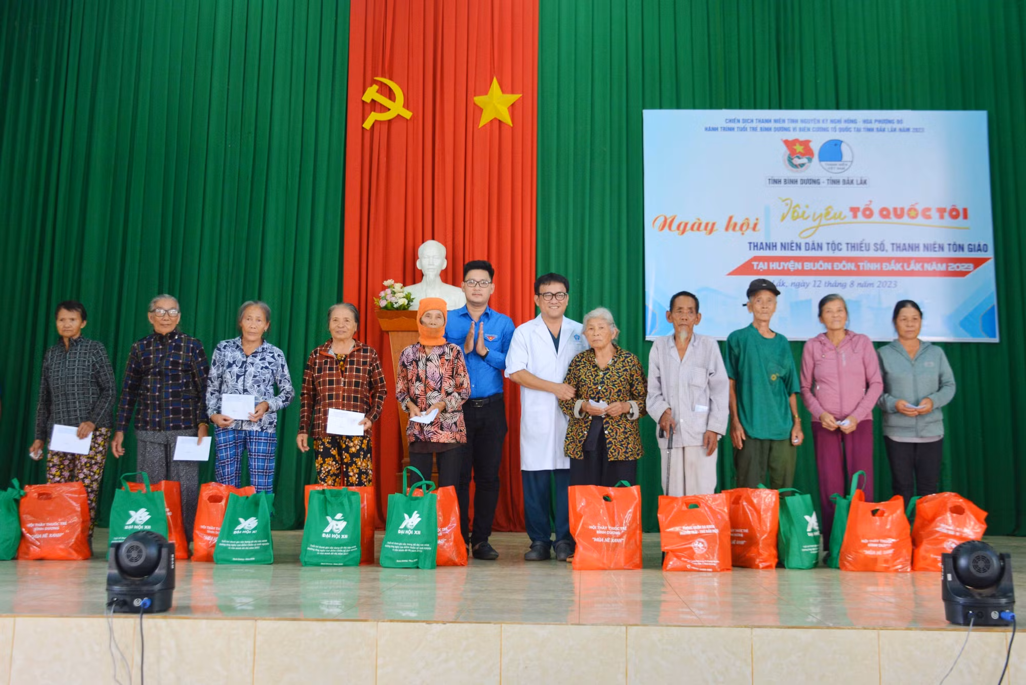 Nhiều hoạt động sôi nổi của thanh niên hướng về biên cương Tổ quốc ảnh 5