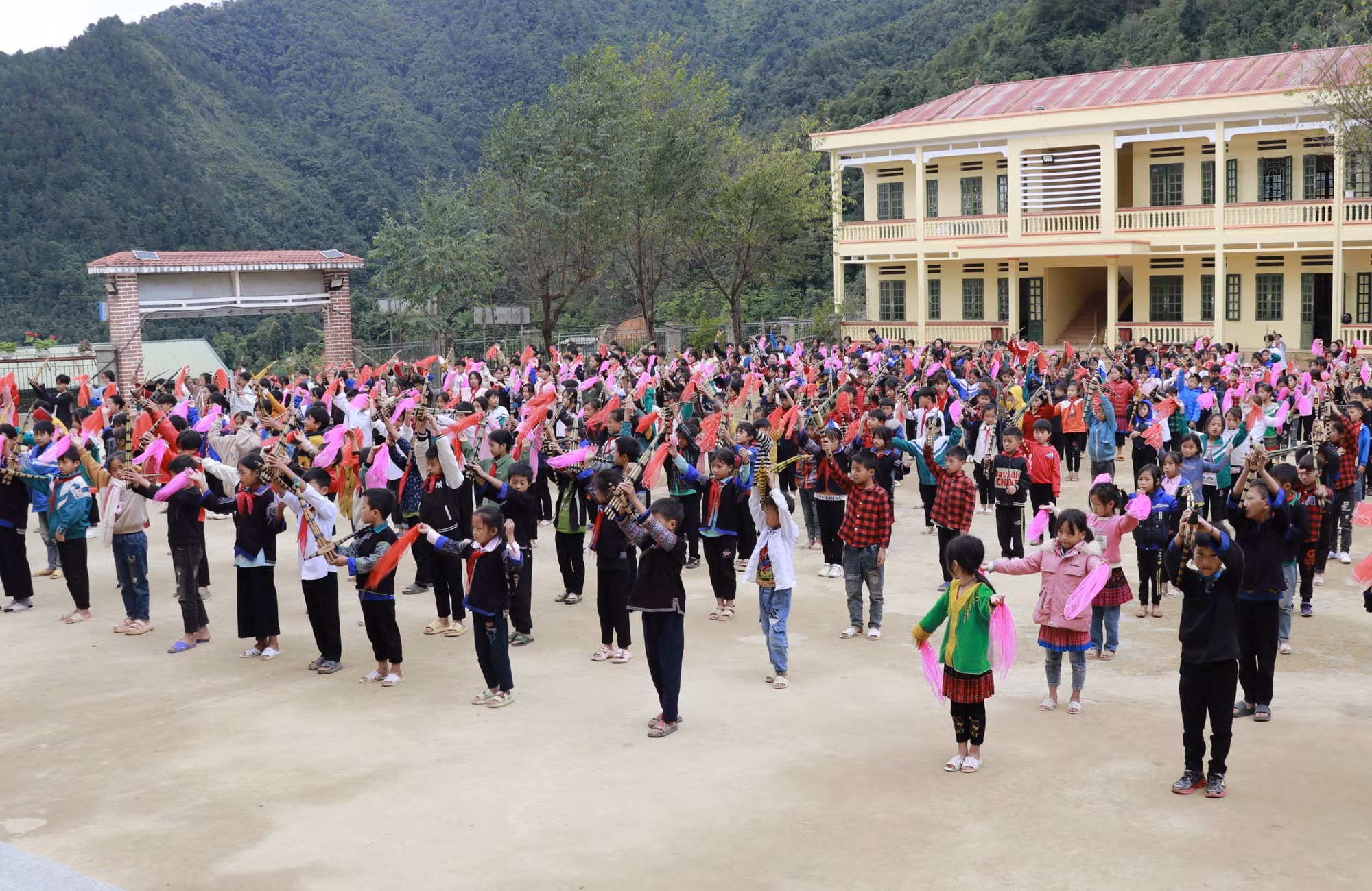 Để tiếng khèn Mông mãi ngân vang ảnh 2