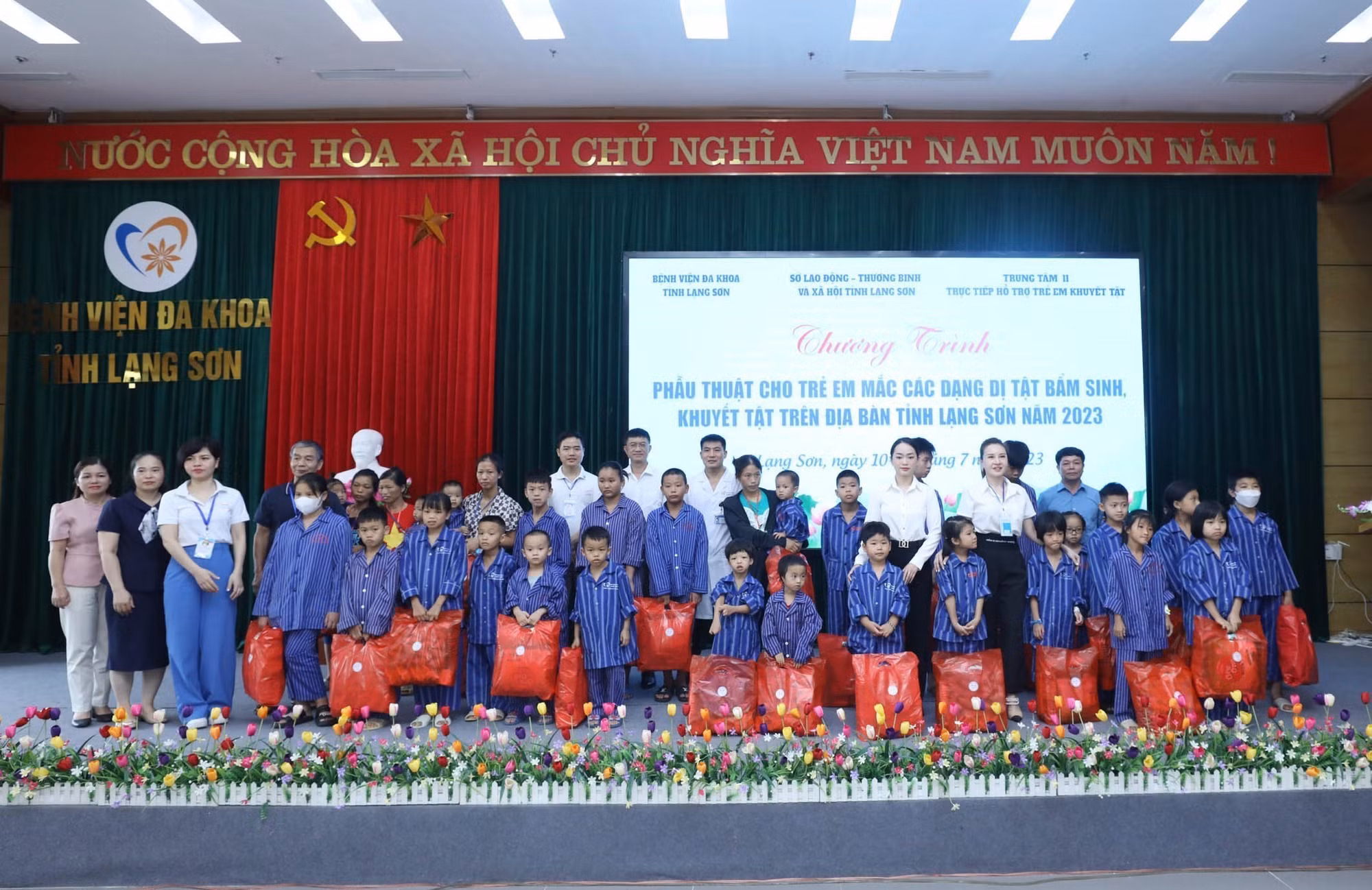 Hơn 700 trẻ em khuyết tật tỉnh Lạng Sơn được phẫu thuật miễn phí ảnh 1