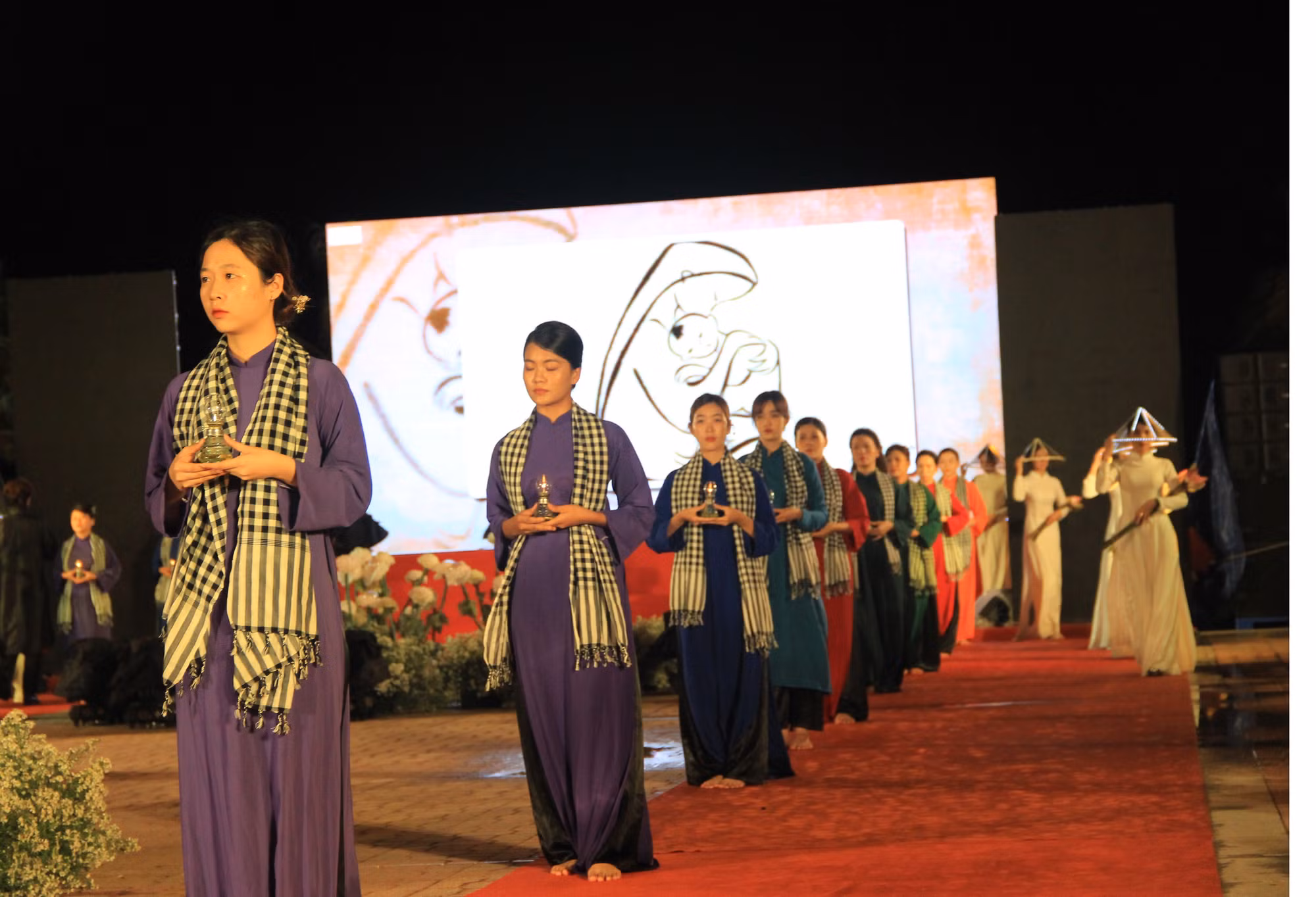 Festival Biển 2023: Tôn vinh áo dài Việt Nam ảnh 7