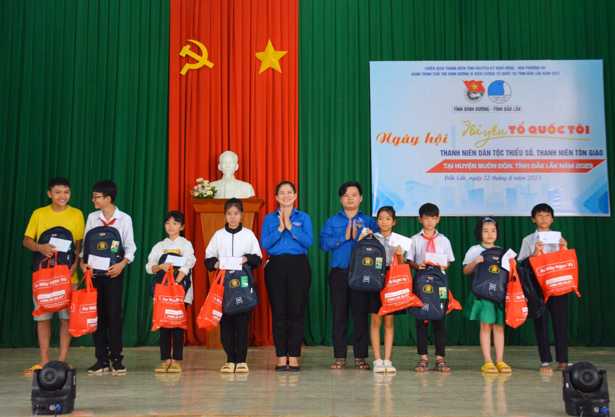 Nhiều hoạt động sôi nổi của thanh niên hướng về biên cương Tổ quốc ảnh 4