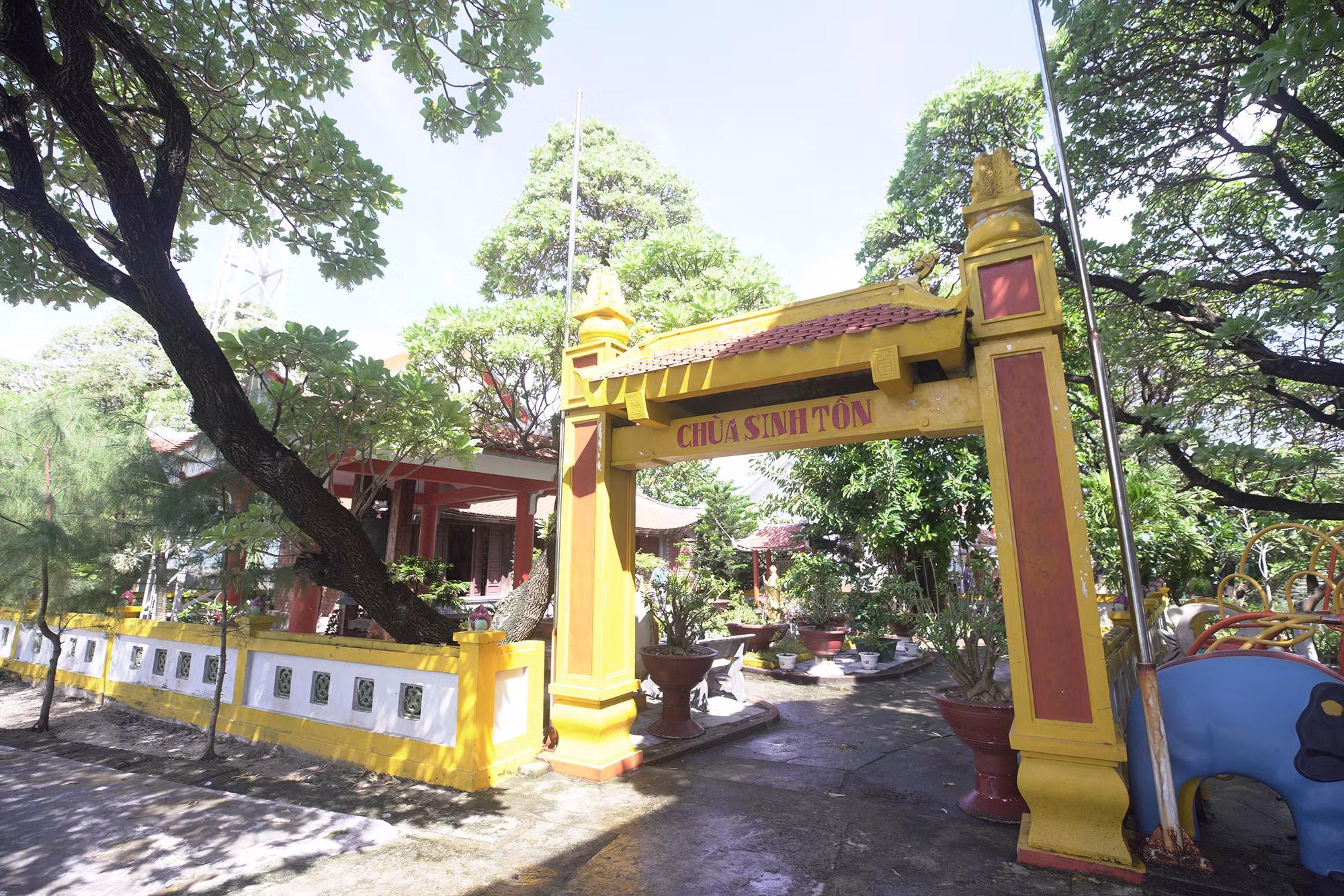 Bình yên trên đảo Sinh Tồn ảnh 2