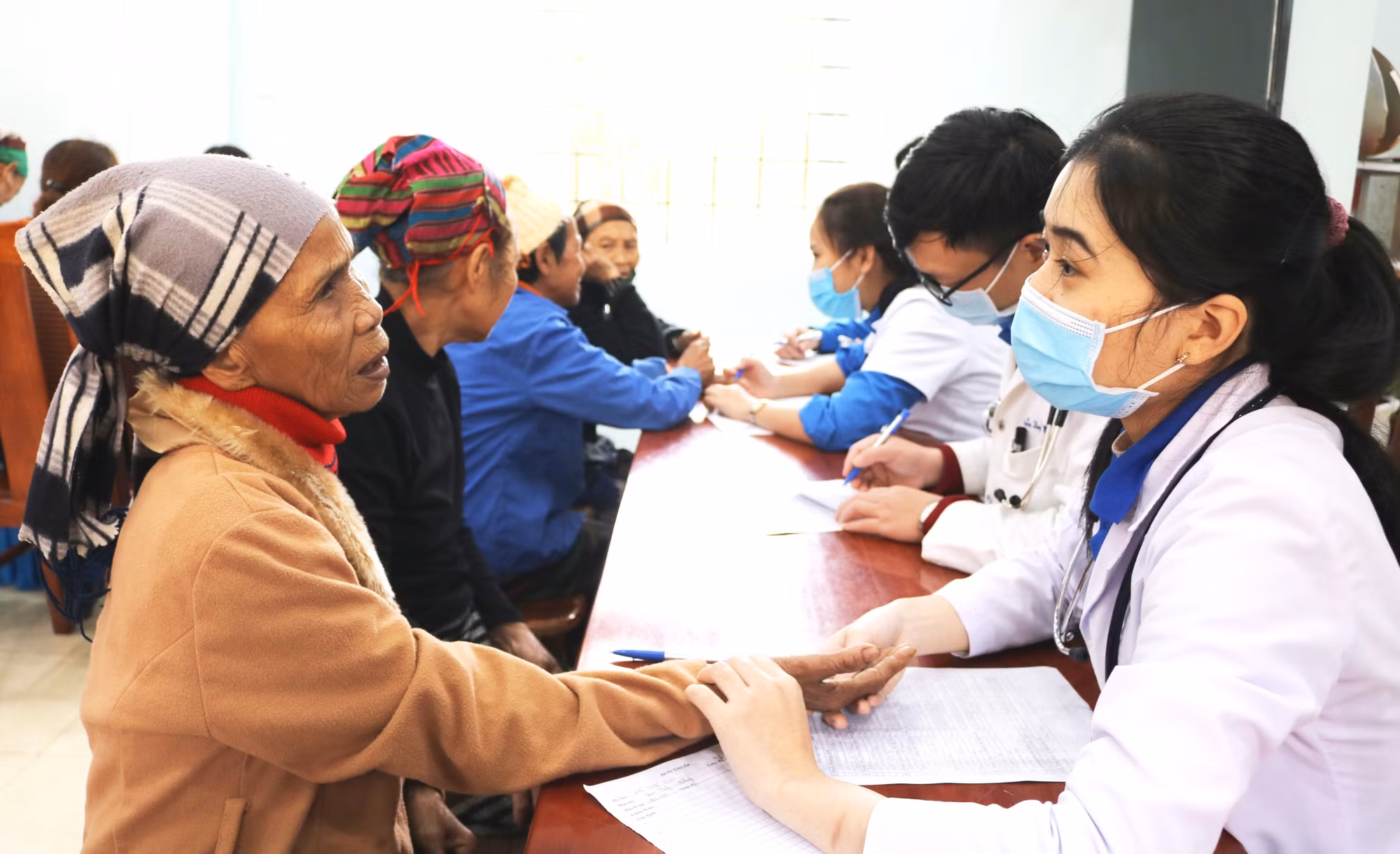 Quảng Bình: Xuân yêu thương đến với phụ nữ và học sinh khó khăn vùng biên giới ảnh 2