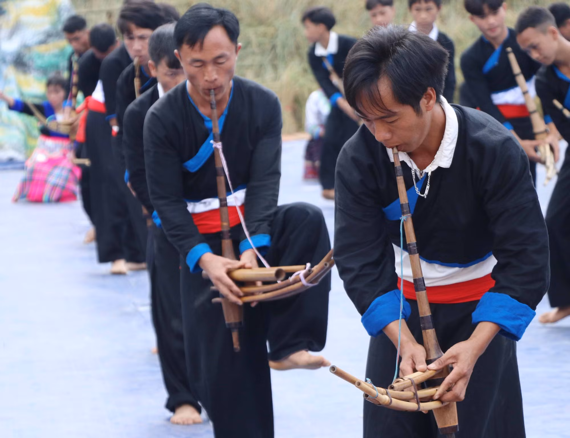 Mãn nhãn màn đồng diễn khèn Mông ảnh 5