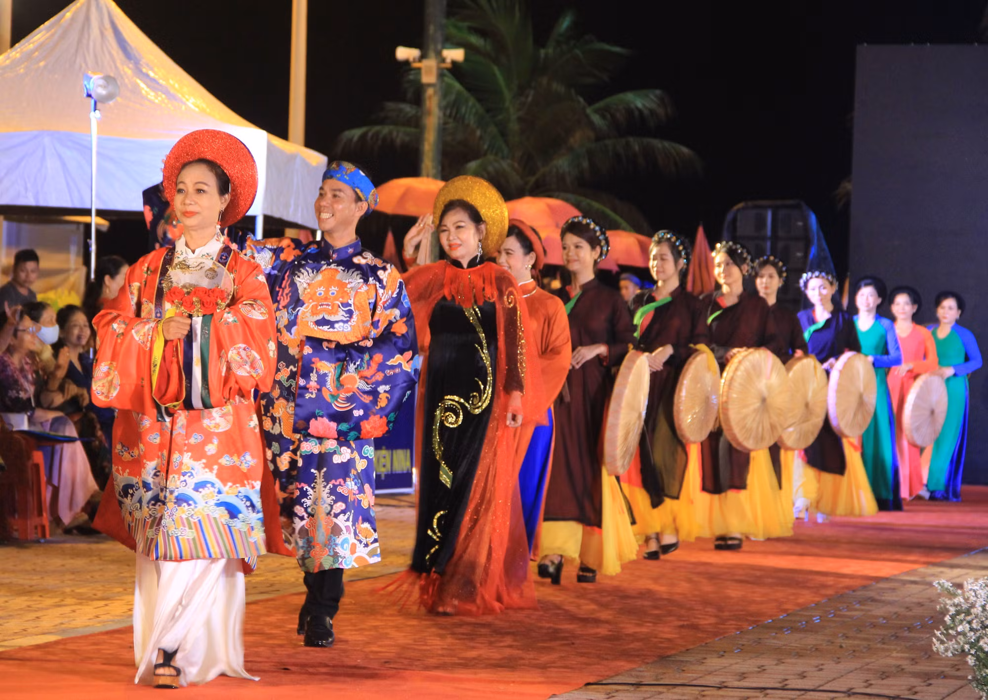 Festival Biển 2023: Tôn vinh áo dài Việt Nam ảnh 8