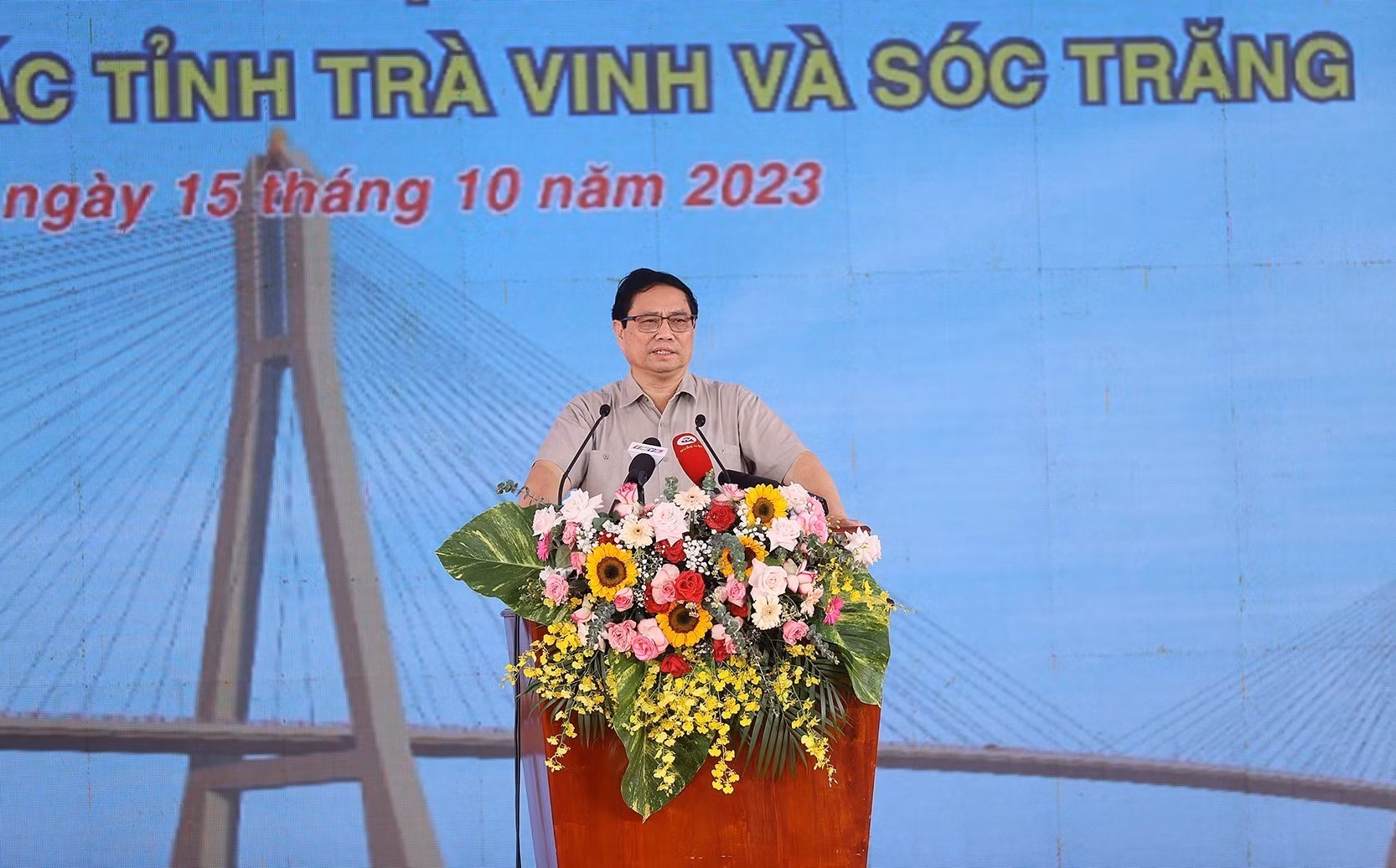 Thủ tướng Phạm Minh Chính phát lệnh khởi công cầu Đại Ngãi bắc qua sông Hậu nối 2 tỉnh Trà Vinh và Sóc Trăng ảnh 2