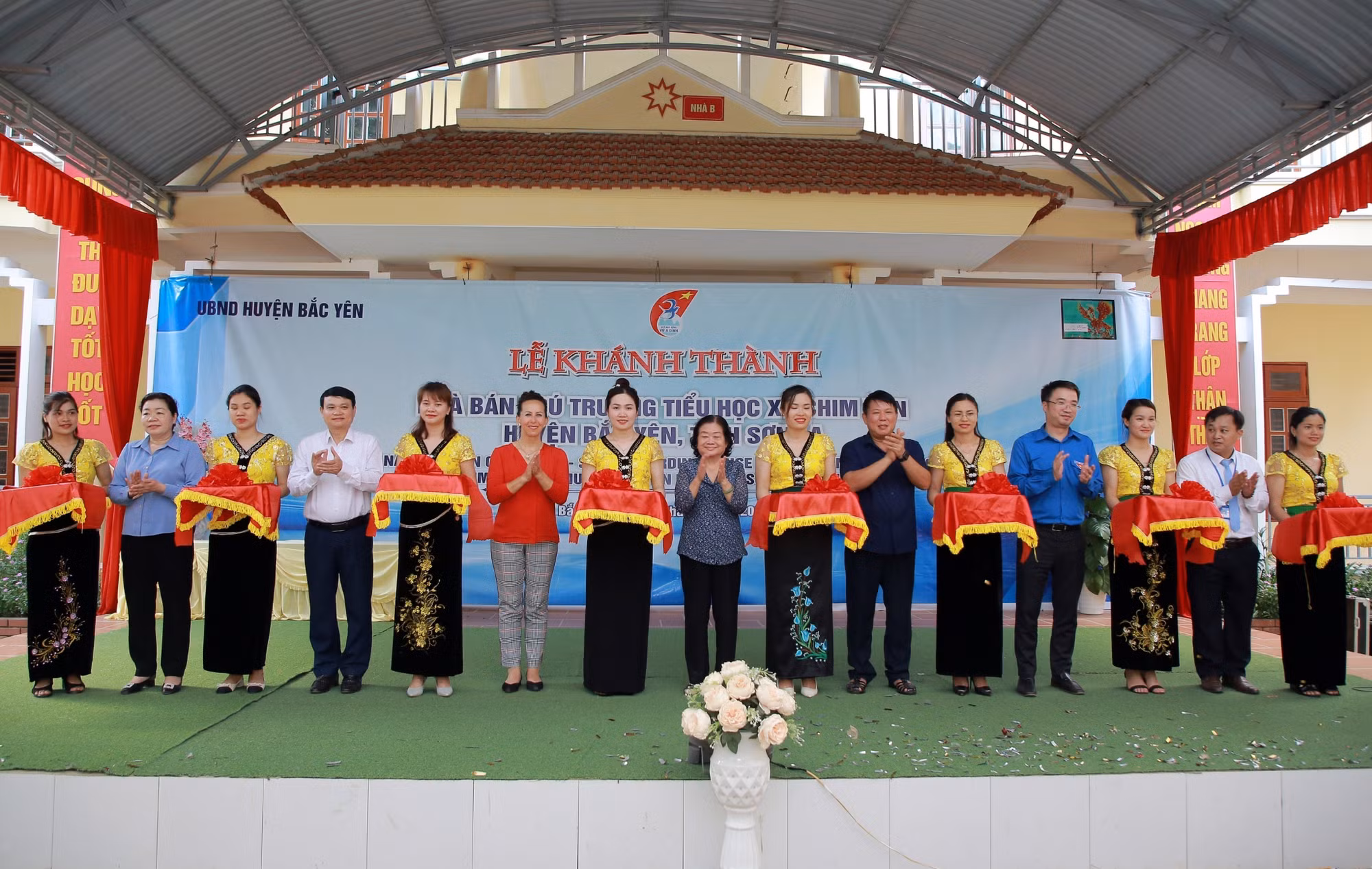 Quỹ học bổng Vừ A Dính tặng nhà bán trú cho học sinh vùng cao Sơn La ảnh 1