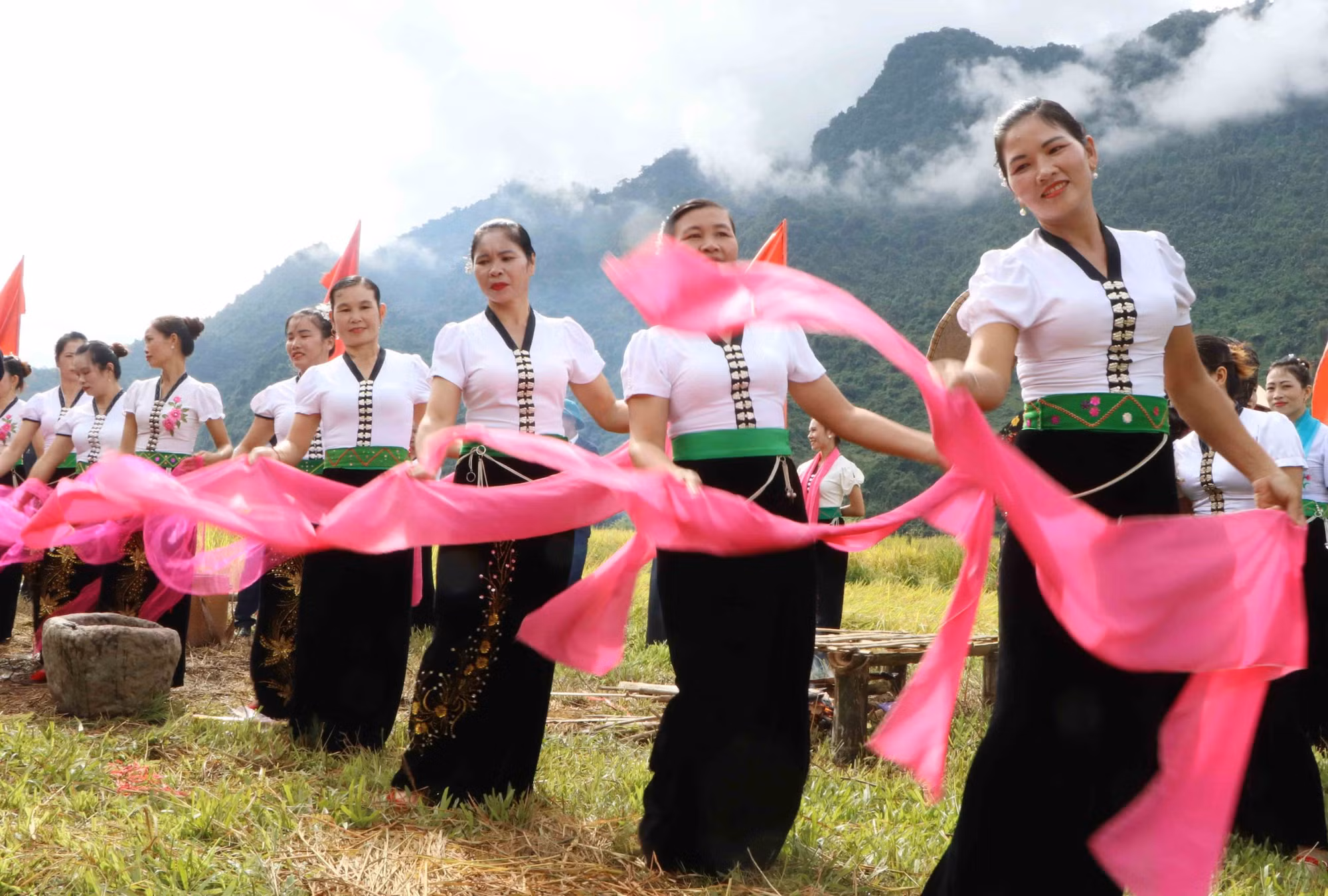 Bảo tồn nét độc đáo trong Lễ hội Cốm mới của người Thái ở Lai Châu ảnh 10