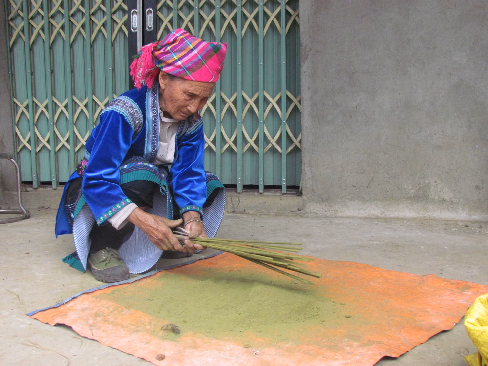 Lưu giữ nghề làm hương của người Mông ở Lai Châu ảnh 2