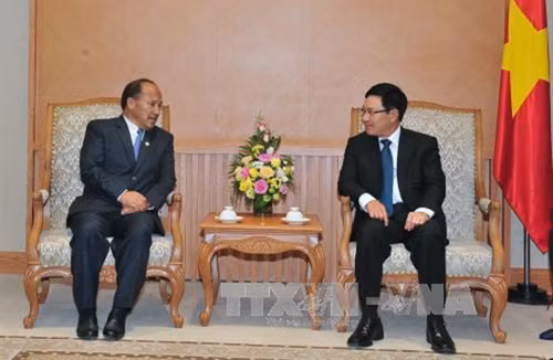 Phó Thủ tướng, Bộ trưởng Ngoại giao Phạm Bình Minh tiếp ông RomiGauchan Thakali, Bộ trưởng Thương mại Nepal. Ảnh: Nguyễn Khang/TTXVN