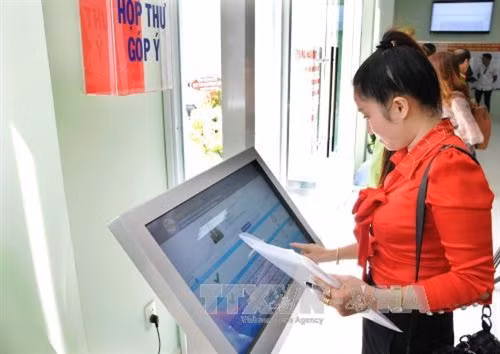 Hệ thống đánh giá điện tử về sự hài lòng của người dân và tổ chức về sự phục vụ của cơ quan hành chính Nhà nước tại Cảnh sát PCCC Tp. Hồ Chí Minh. Ảnh: An Hiếu – TTXVN