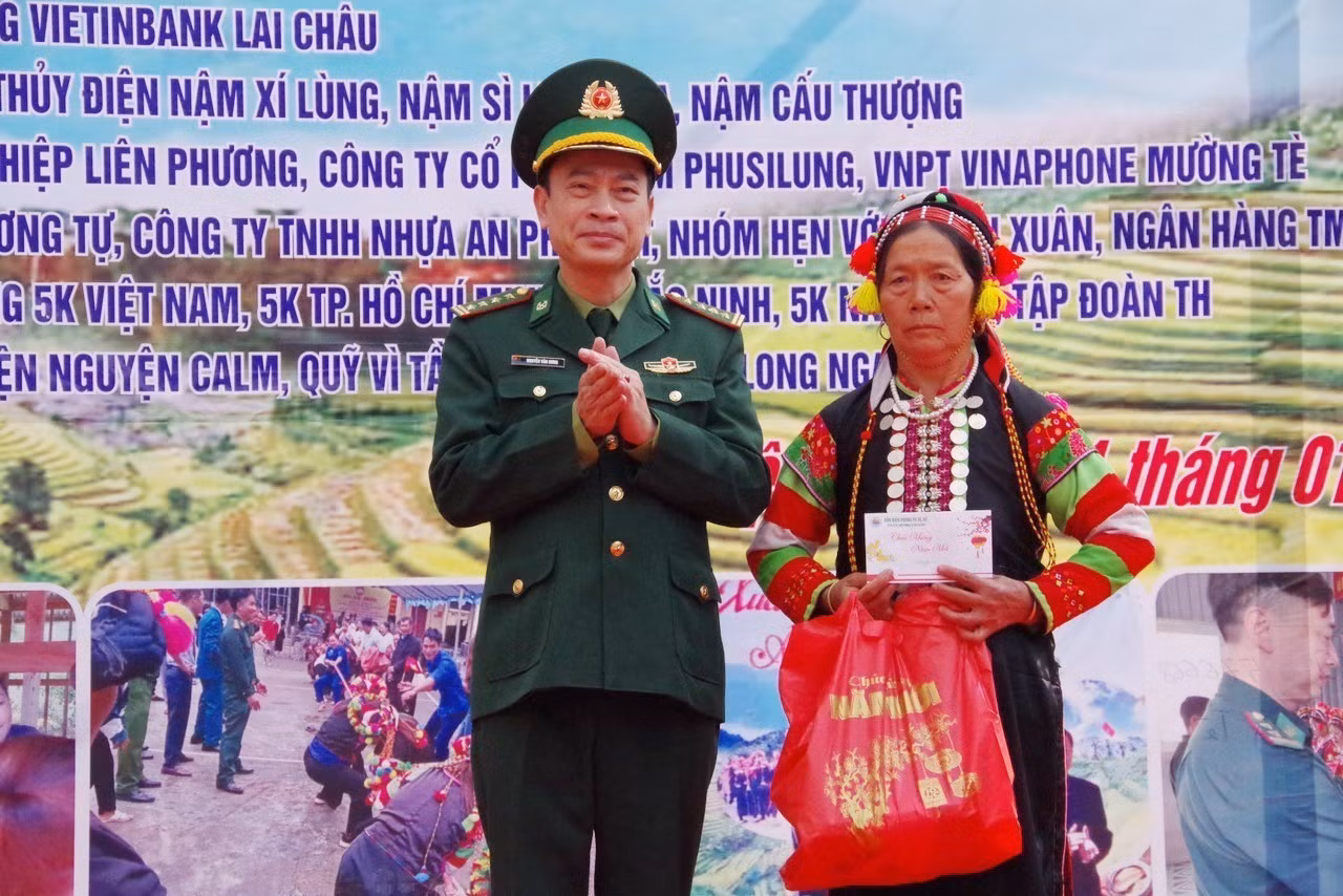 Quân dân biên giới Lai Châu đón Xuân sớm ảnh 5