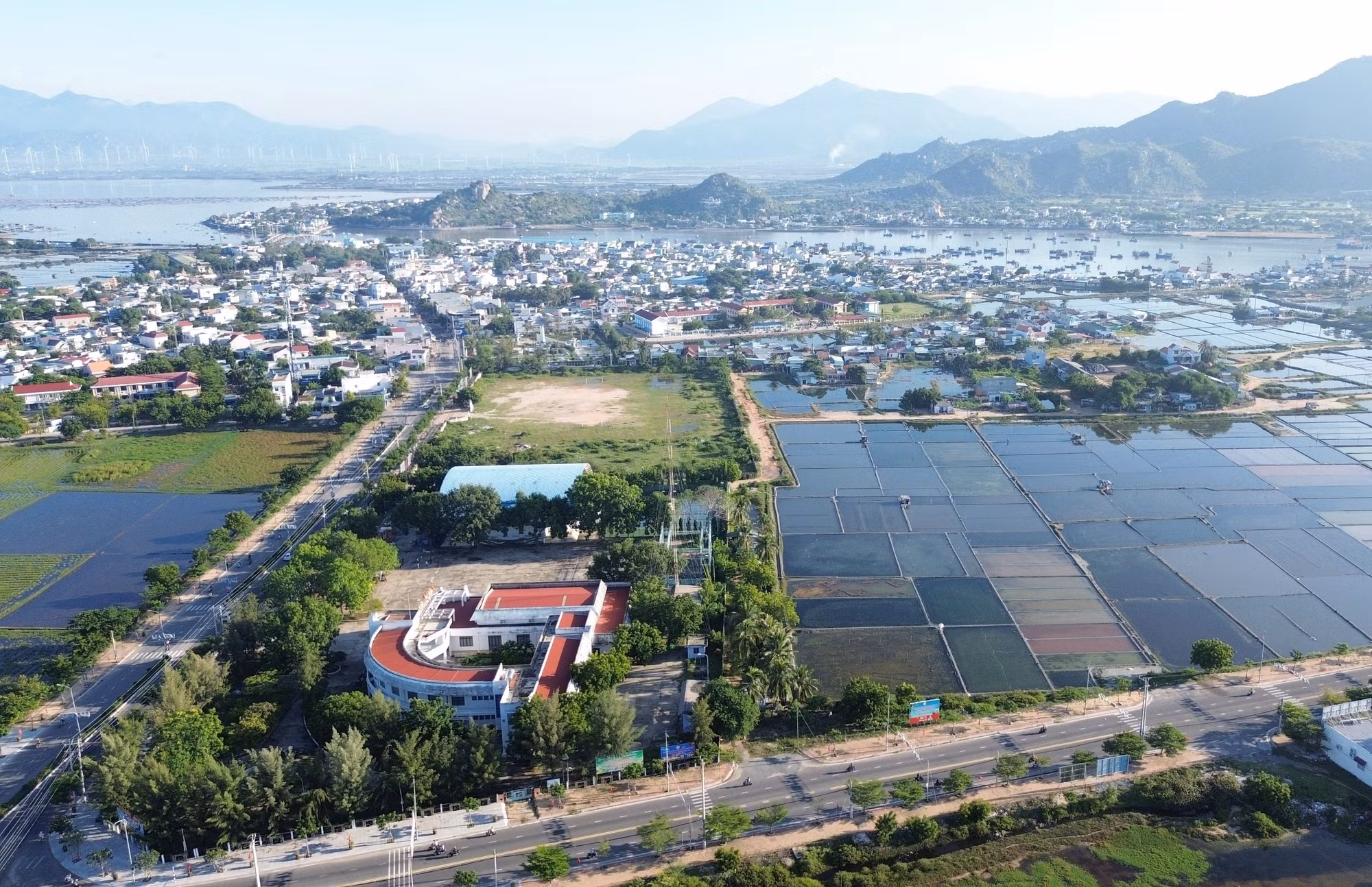 Ninh Thuận: Tháo nút thắt, huy động nguồn lực đẩy nhanh lộ trình xây dựng nông thôn mới ảnh 2