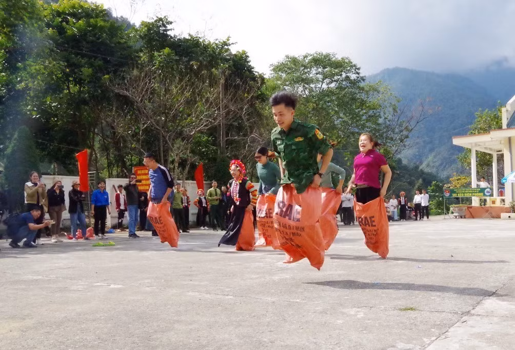 Quân dân biên giới Lai Châu đón Xuân sớm ảnh 2