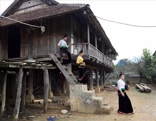 Trang phục sinh hoạt hằng ngày của người phụ nữ Thái. Ảnh: Phan Tuấn Anh - TTXVN