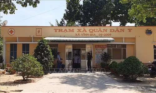 Trạm xá quân dân y Vĩnh Gia địa chỉ tin cậy của bà con vùng biên giới Vĩnh Gia, Tri Tôn, An Giang. Ảnh: Công Mạo-TTXVN