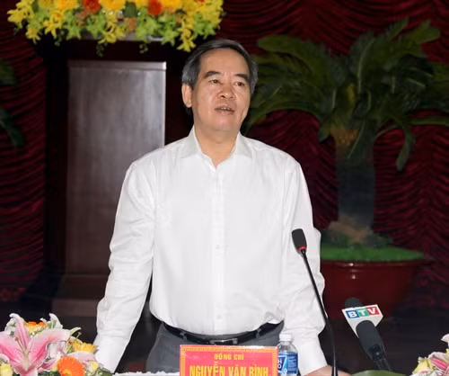 Trưởng ban Kinh tế Trung ương Nguyễn Văn Bình phát biểu tại buổi làm việc
