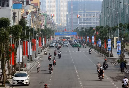 Đường Lê Trọng Tấn, đoạn từ đường Tôn Thất Tùng đến sông Lừ trong ngày lễ thông xe. Ảnh: Huy Hùng- TTXVN
