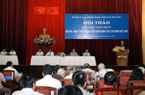 Hội thảo khoa học toàn quốc “Văn học, Nghệ thuật với việc xây dựng nhân cách con người Việt Nam”. Ảnh: Thanh Vũ – TTXVN