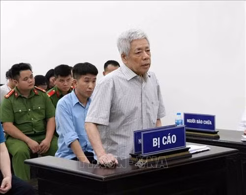 Bị cáo Trương Văn Tuyến (SN 1950, nguyên Tổng Giám đốc Vinashin) bị tuyên phạt 7 năm tù giam. Ảnh: Văn Điệp - TTXVN