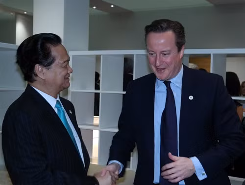 Thủ tướng Chính phủ Nguyễn Tấn Dũng gặp Thủ tướng Anh David Cameron. Ảnh: TTXVN phát