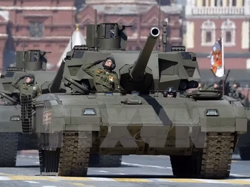 Xe tăng T-14 Armata của quân đội Nga trong buổi lễ tổng duyệt trên Quảng trường Đỏ ngày 7/5, chuẩn bị cho lễ diễu binh. (Nguồn: AFP/TTXVN)