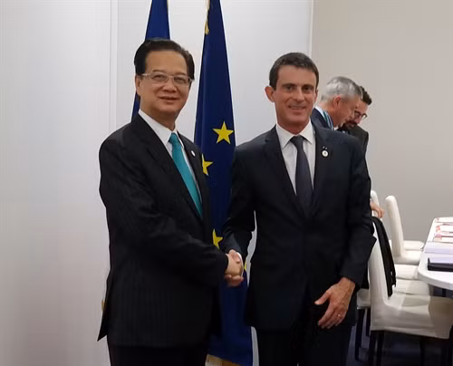 Thủ tướng Chính phủ Nguyễn Tấn Dũng hội đàm với Thủ tướng Pháp Manuel Valls. Ảnh: TTXVN phát