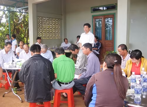Hội thảo kỹ thuật trồng cà phê cho các hộ dân. Ảnh: Ngọc Thu