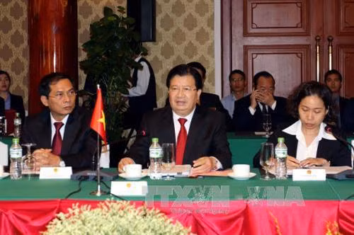 Phó Thủ tướng Trịnh Đình Dũng phát biểu khai mạc cuộc họp. Ảnh: Thanh Vũ-TTXVN