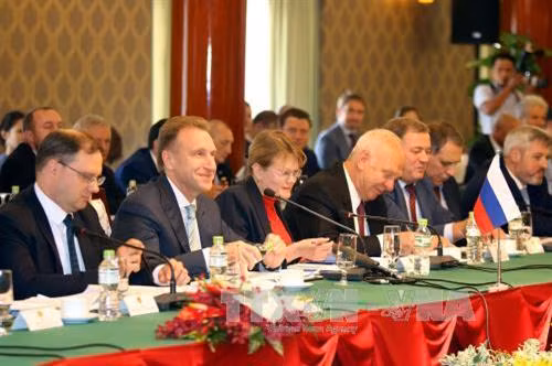 Phó Thủ tướng thứ Nhất Liên bang Nga Igor Suvalov phát biểu tại cuộc họp. Ảnh: Thanh Vũ-TTXVN
