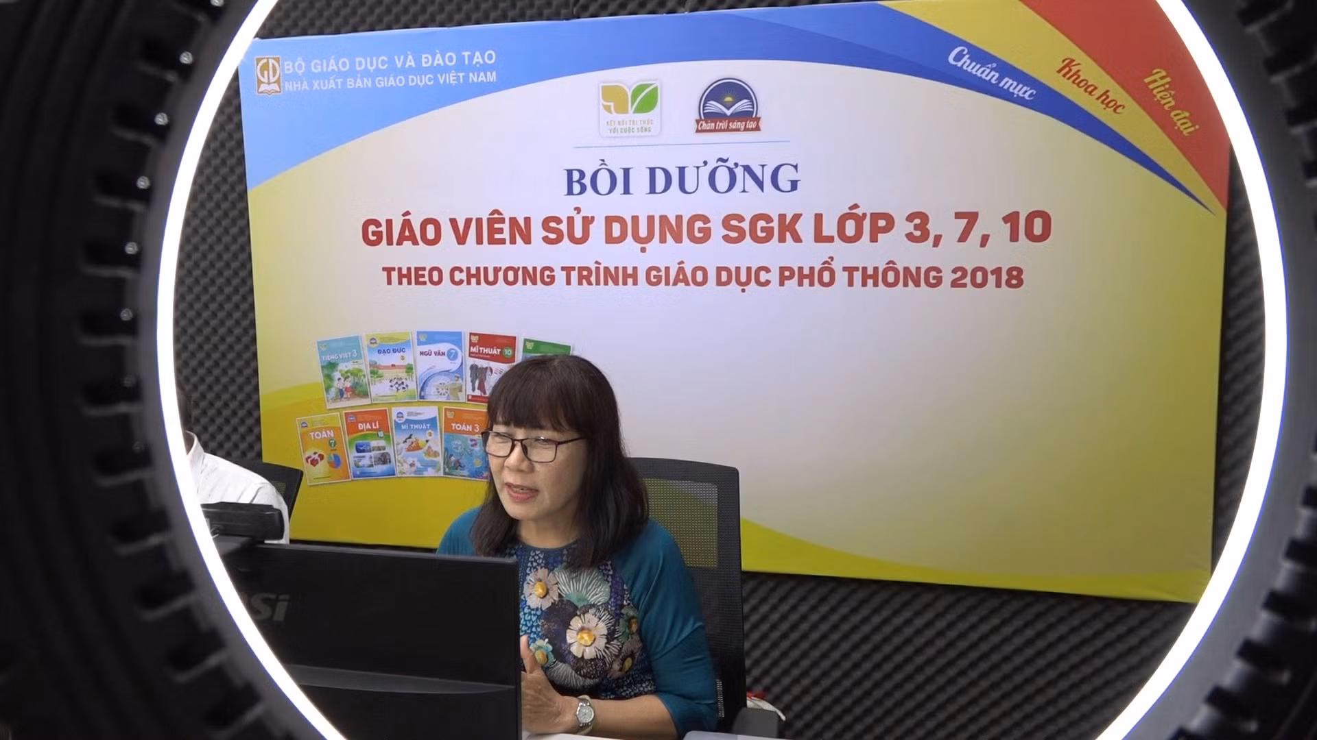 Nhà xuất bản Giáo dục Việt Nam hoàn thành tập huấn giáo viên sử dụng sách giáo khoa lớp 3, 7 và 10 ảnh 1