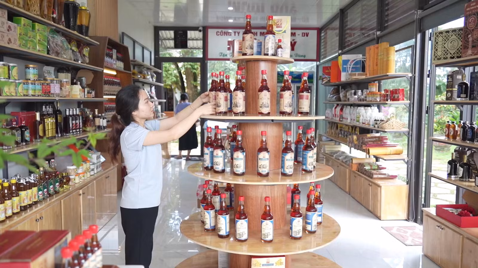 Quảng Ngãi quảng bá, mở rộng thị trường tiêu thụ sản phẩm OCOP ảnh 1