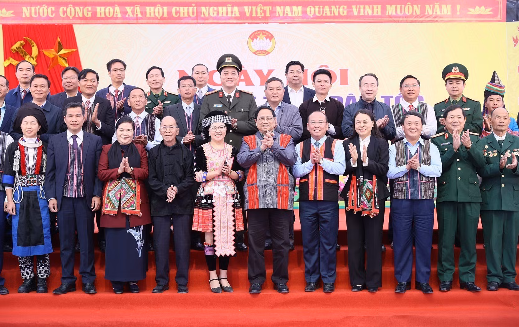 Thủ tướng Phạm Minh Chính dự Ngày hội Đại đoàn kết toàn dân tộc tại xã Sà Dề Phìn ảnh 9