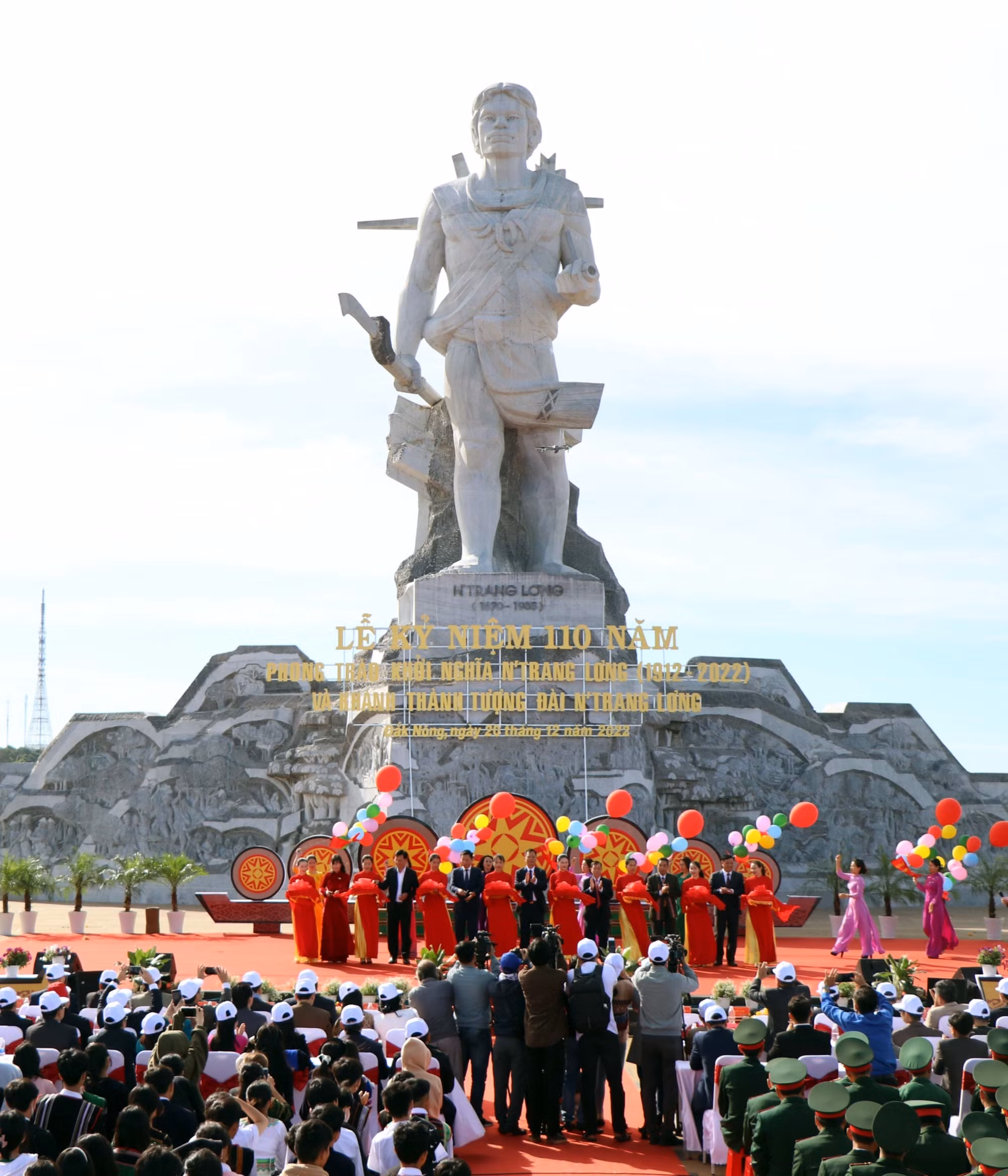 Công trình tượng đài anh hùng dân tộc N’Trang Lơng - Địa chỉ đỏ giáo dục tinh thần yêu nước ảnh 2