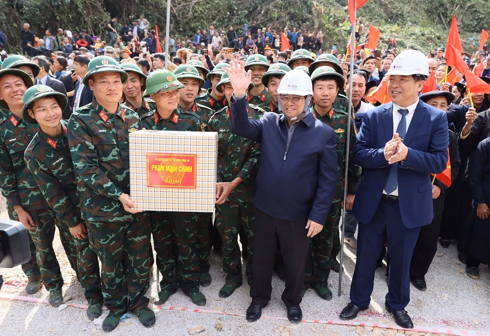 Thủ tướng Phạm Minh Chính: Các hạng mục trên cao tốc Đồng Đăng - Trà Lĩnh phải mang bản sắc văn hóa truyền thống ảnh 5
