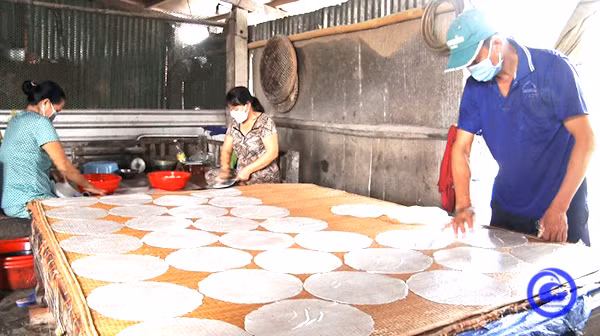 Làng nghề bánh phồng Cái Bè ngày cận Tết