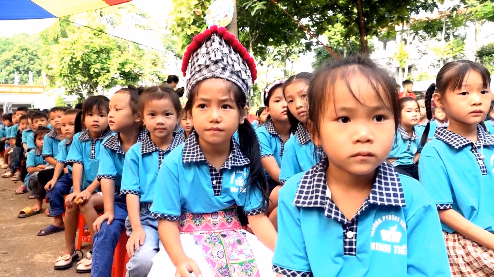 Các em học sinh trường PTDTBT tiểu học Minh Tiến, xã Minh Hương, huyện Hàm Yên, Tuyên Quang tại lễ khai giảng năm học mới. Ảnh: Quang Cường