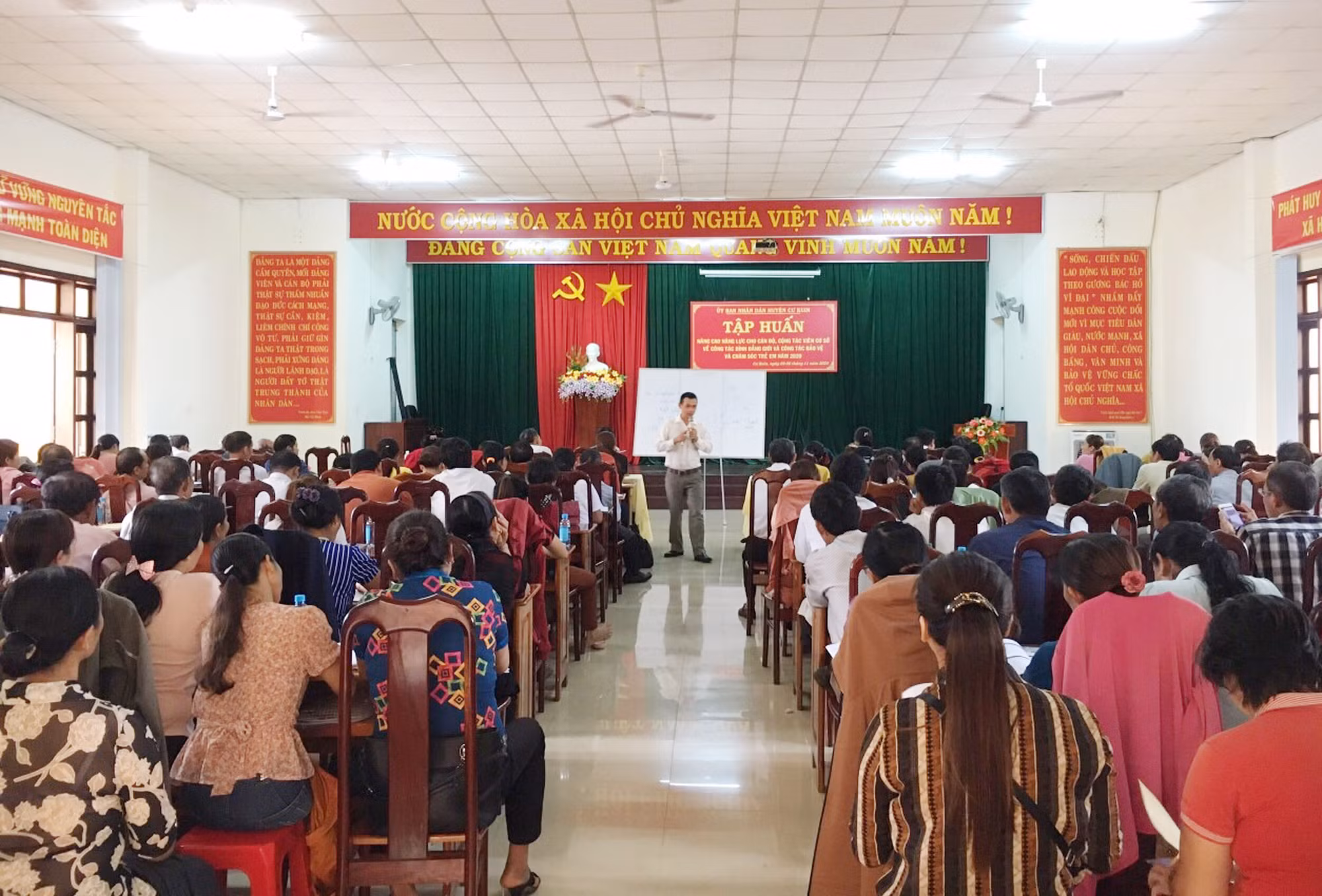 Đắk Lắk quan tâm chăm sóc, bảo vệ trẻ bị ảnh hưởng bởi HIV/AIDS ảnh 8