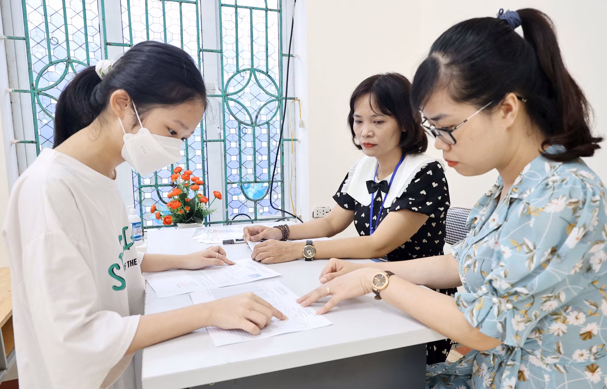 Kỳ thi tốt nghiệp THPT 2023: Hơn 1 triệu thí sinh làm thủ tục dự thi ảnh 2